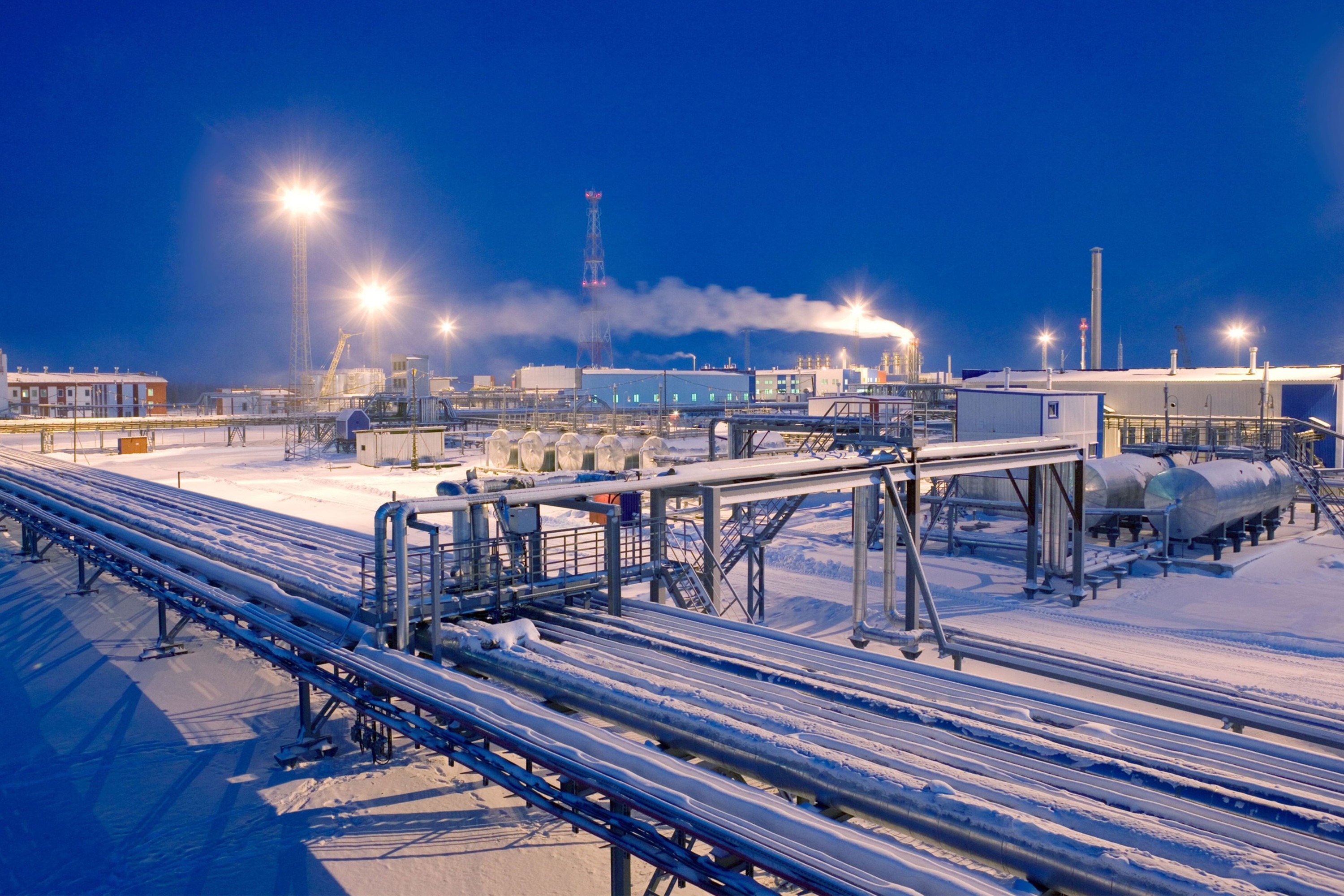 Промышленность северной россии. Нефтегазовые заводы новый Уренгой. Новый Уренгой добыча газа.